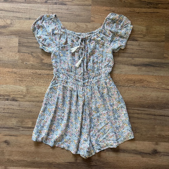 American Eagle floral romper with pockets - Picture 1 of 8